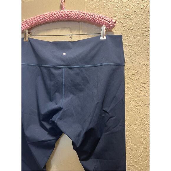 Lululemon Blue Leggings Woman’s Size 18 - Picture 9 of 12